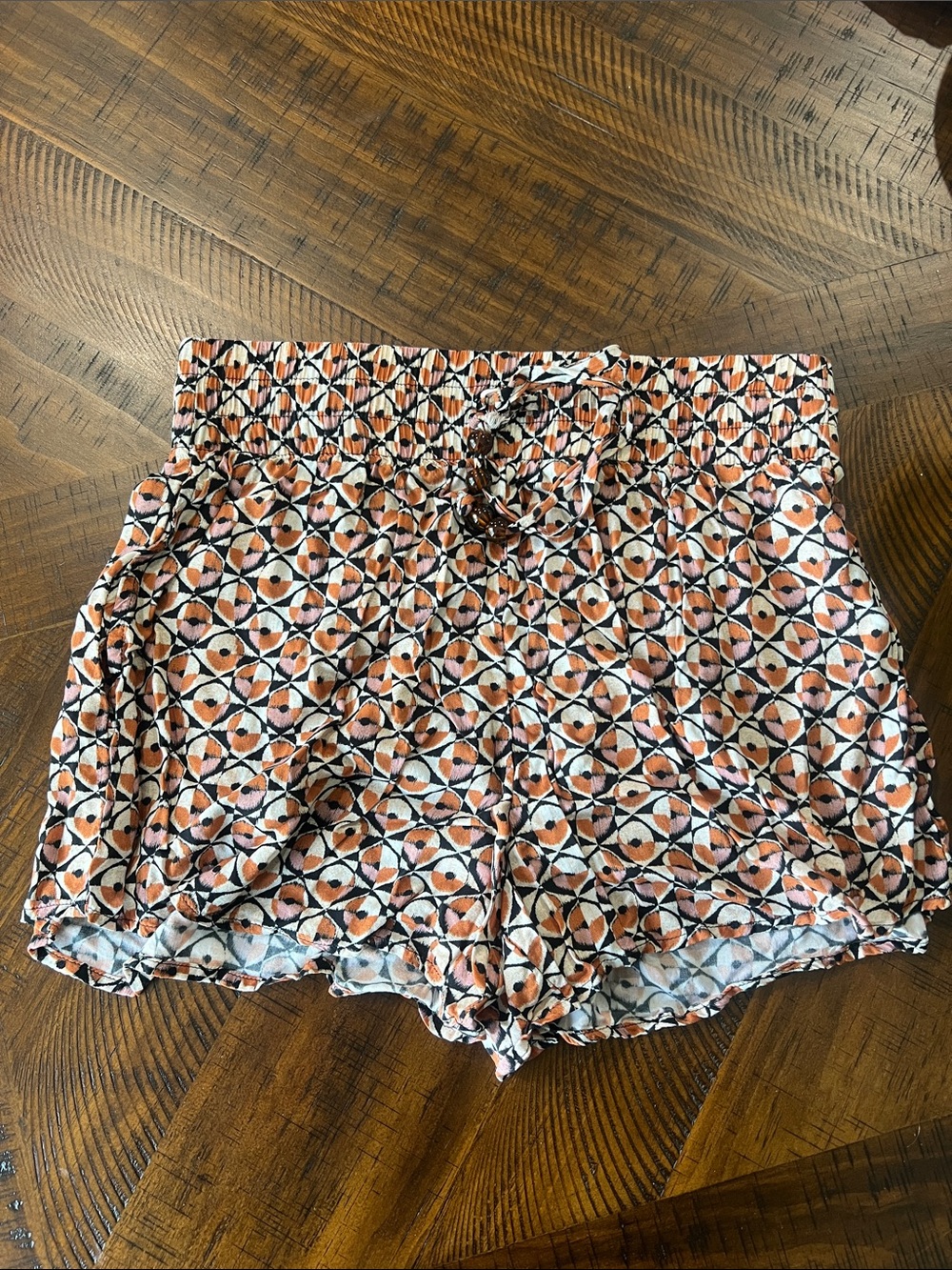 Women's Smocked Waist Printed Shorts - Orange Geometric